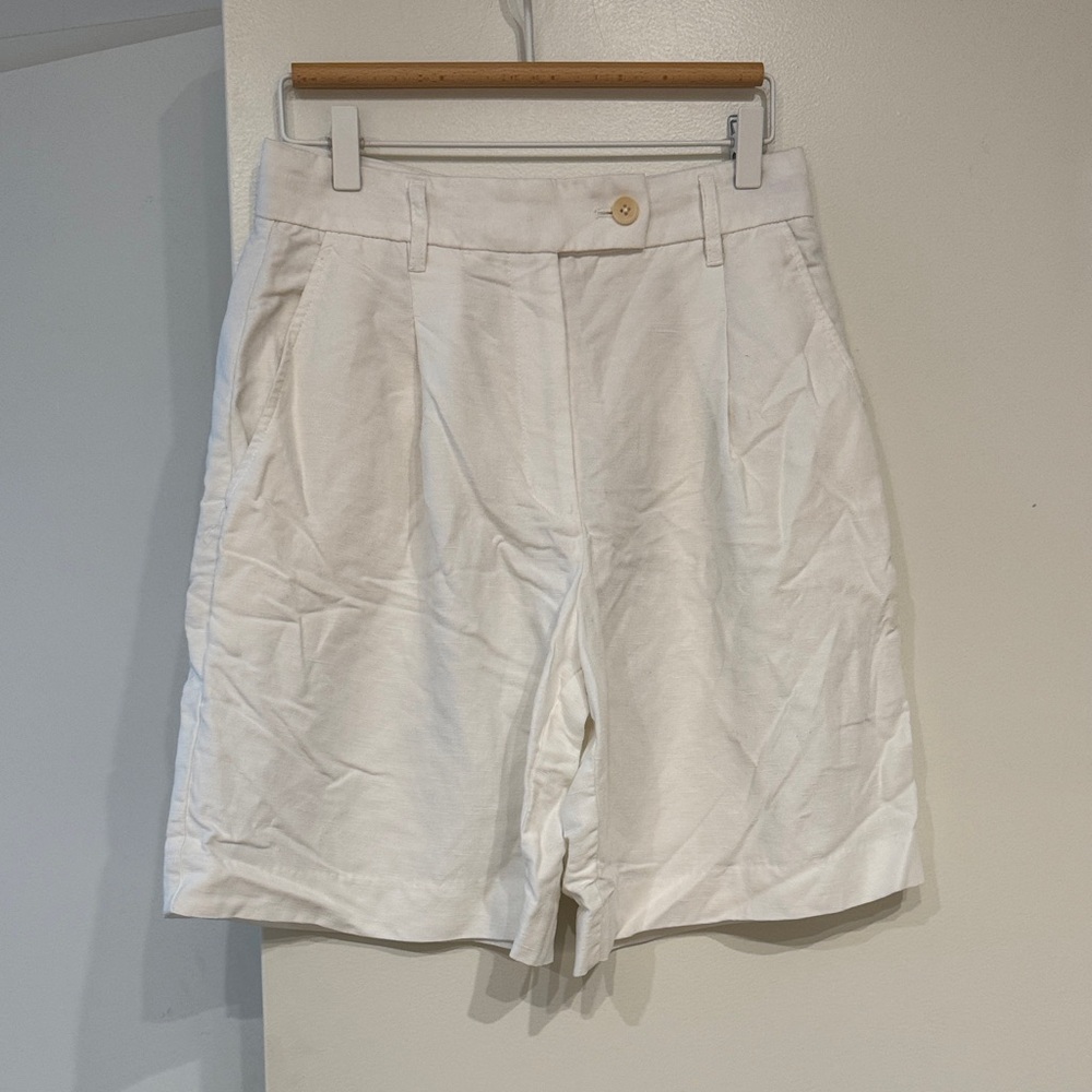 NEW Aritzia Wilfred Linen Pleated Bermuda Shorts in Off White, size 6